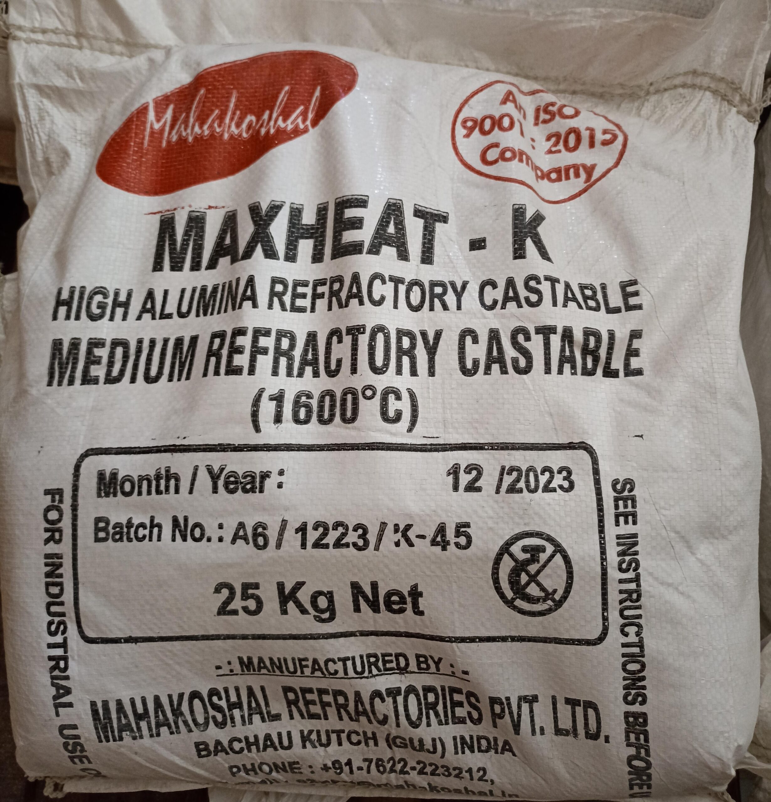 Refractory cement
